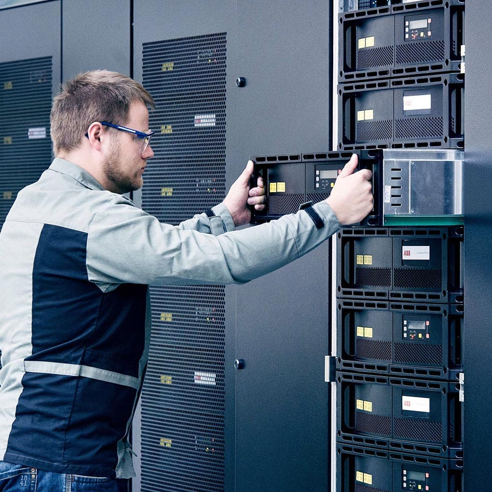 rechenzentren-branchen-abb-header-mobile