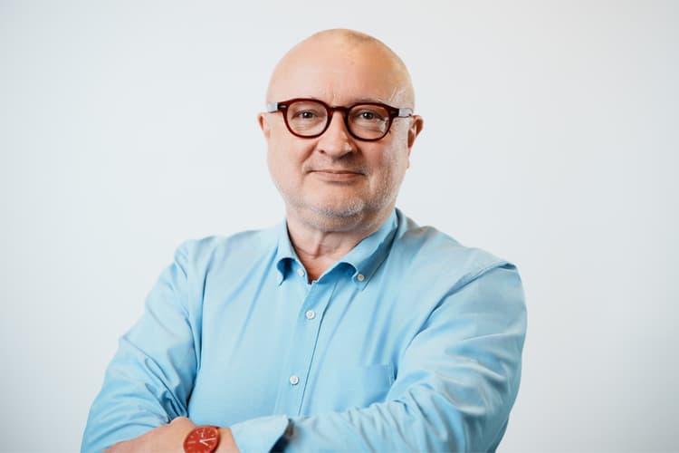 Eine Portraitaufnahme von Alexander Zumkeller, Personalvorstand und Arbeitsdirektor von ABB in Deutschland.