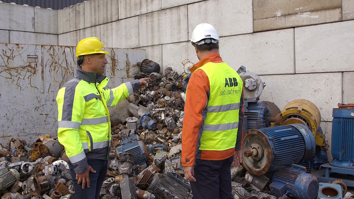 Bild von ausgemusterten Elektromotoren für das Elektromotoren-Recycling.