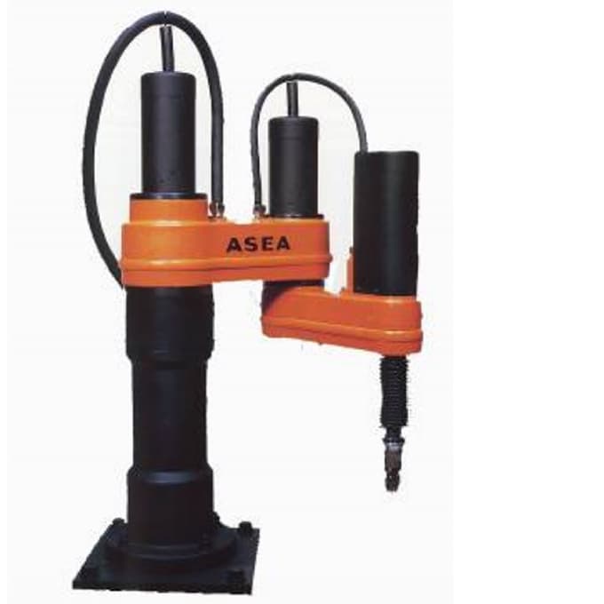 Ein IRB 300 Roboter, der von ABB (ASEA) in den 1980er Jahren produziert wurde.