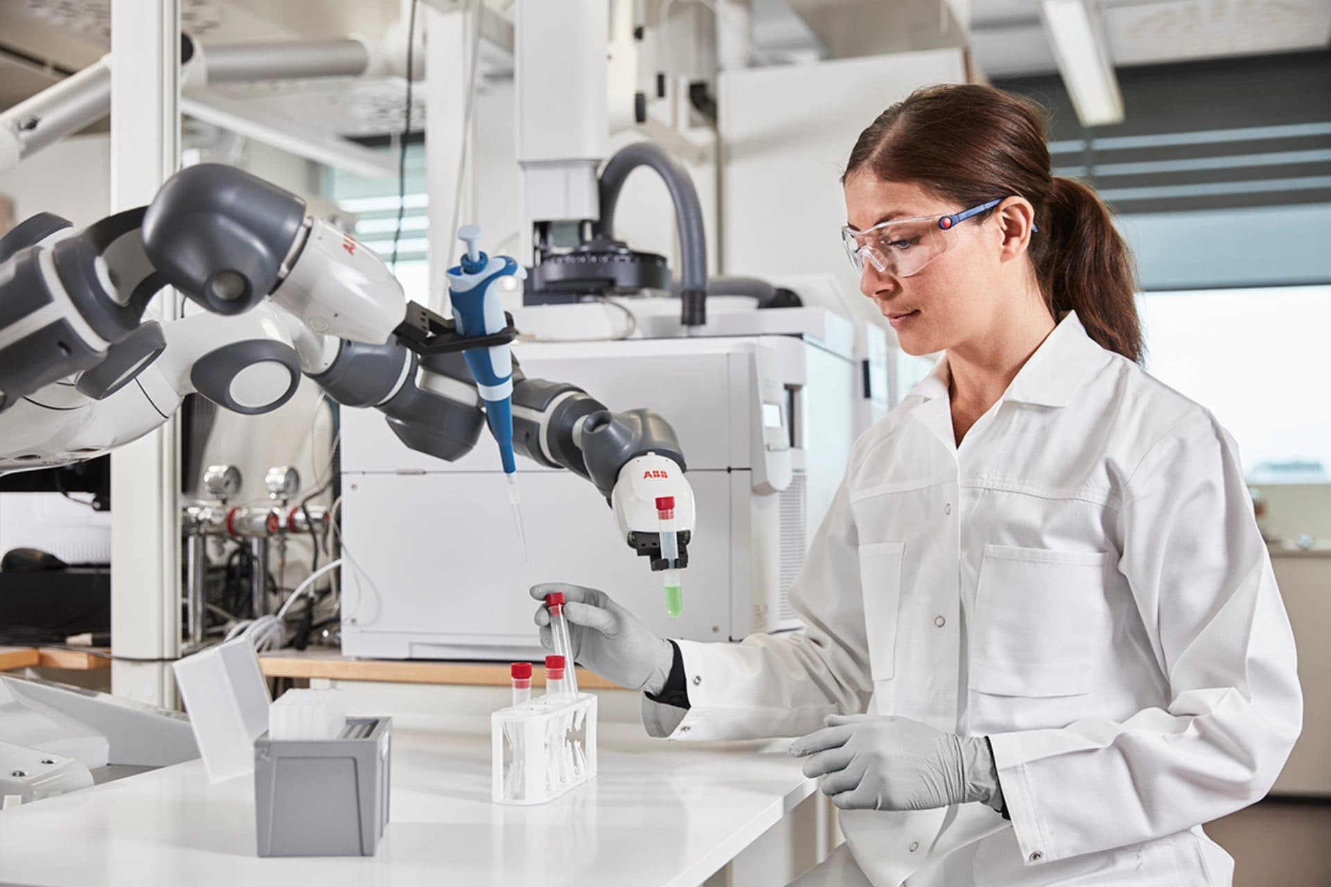 ABB will develop collaborative robot solutions for laboratories and hospitals_Head