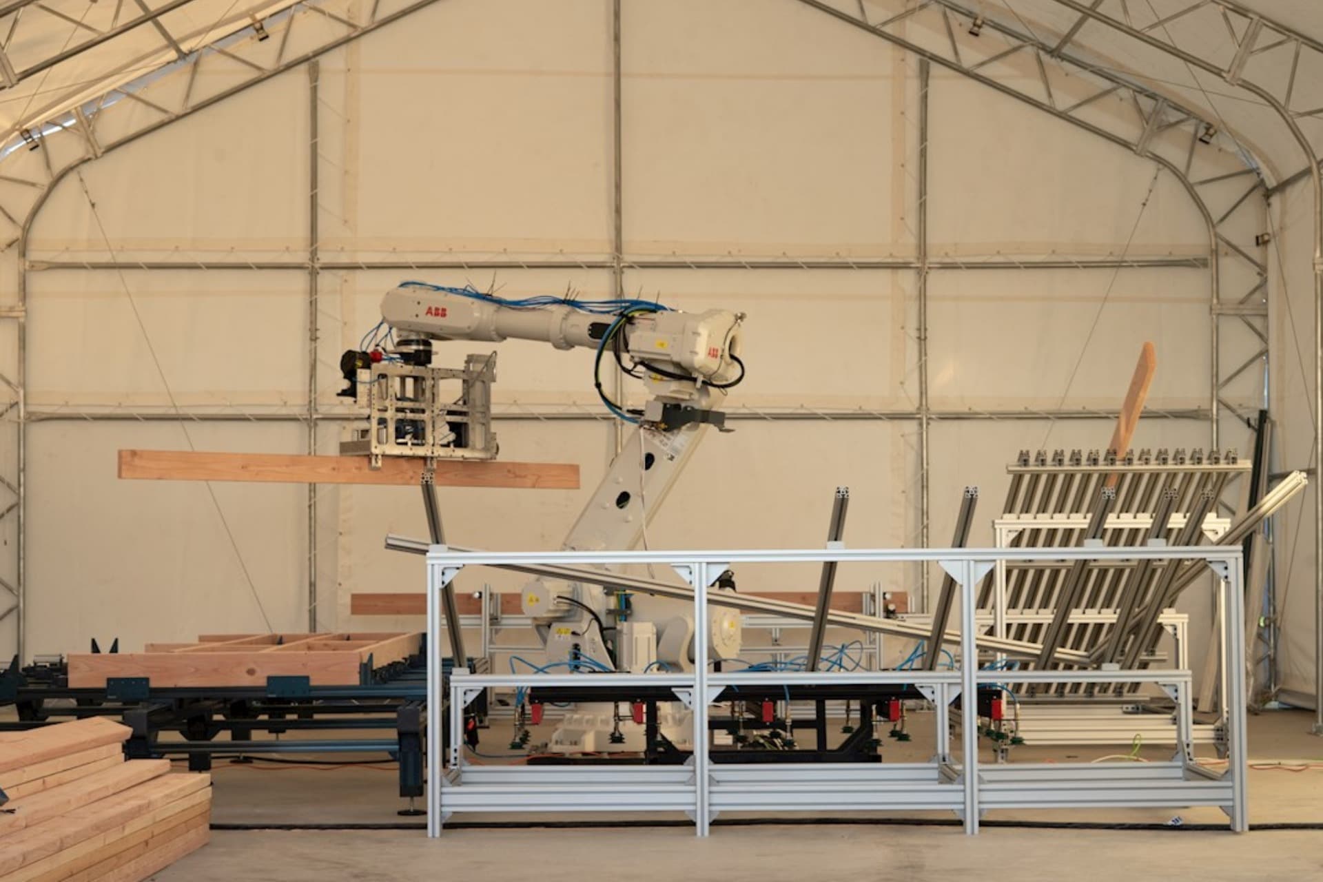 ABB_Robotics_Cosmic_Buildings_ABB_and_Cosmic_use_AI-powered_robots_to_rebuild_homes_in_Los_Angeles_Head)