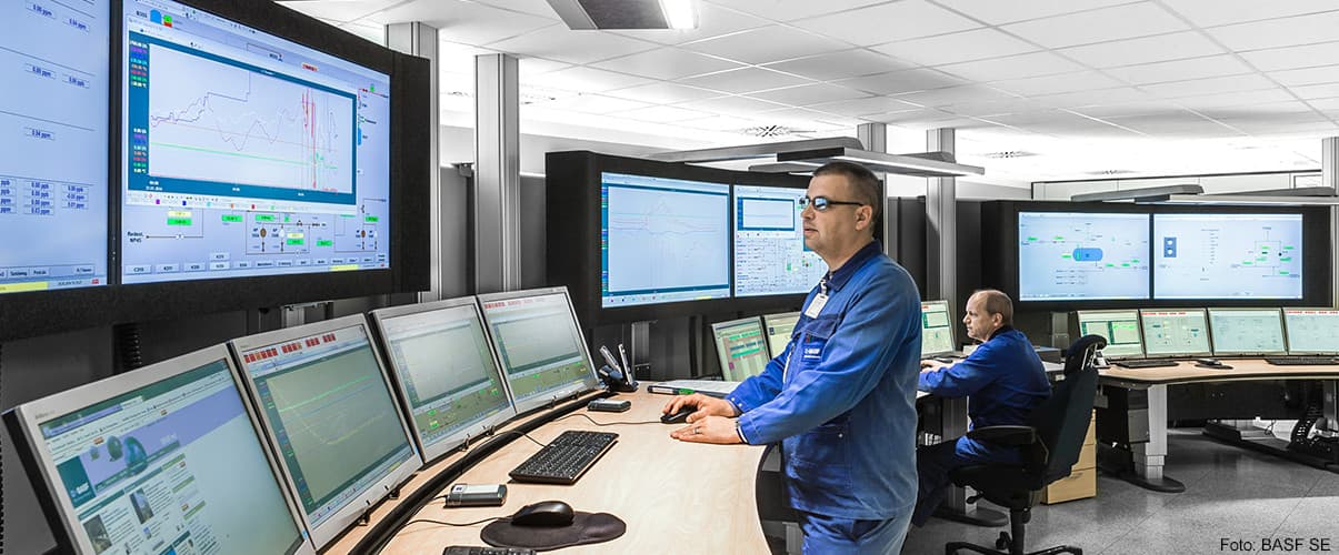 Der_Operator_im_Mittelpunkt_1205x500