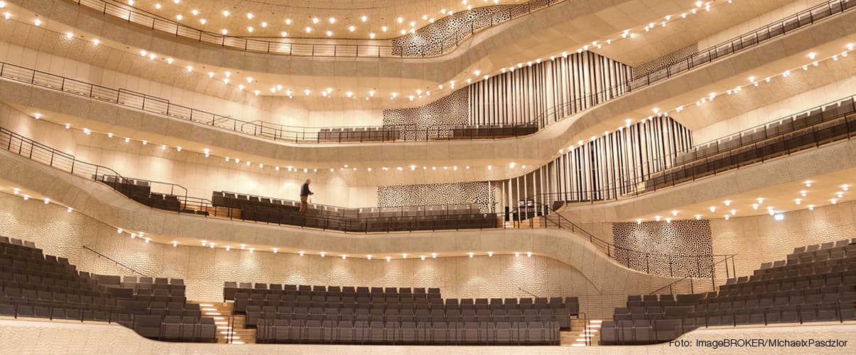 17-02_09_IM_Elbphilharmonie_1205x500