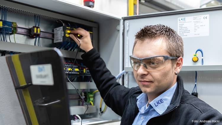 Fertigungsautomatisierung-pruefen-auf-neuem-niveau-XTRA1-1008×567