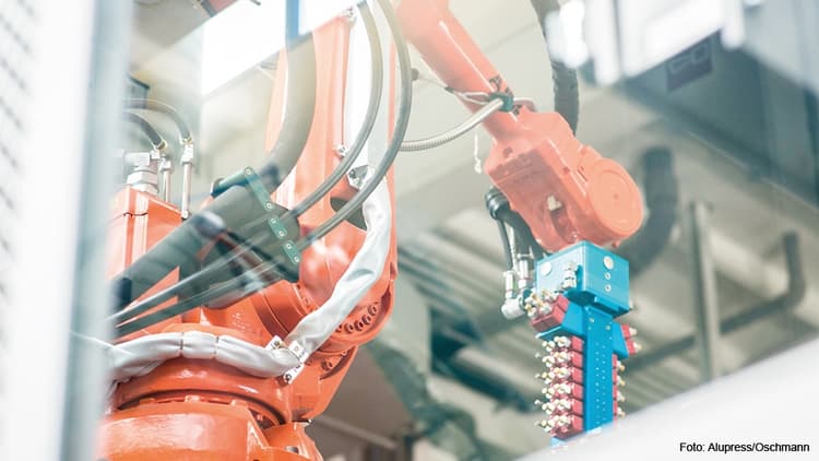Fertigungsautomatisierung-100-Roboter-XTRA1-1008×567