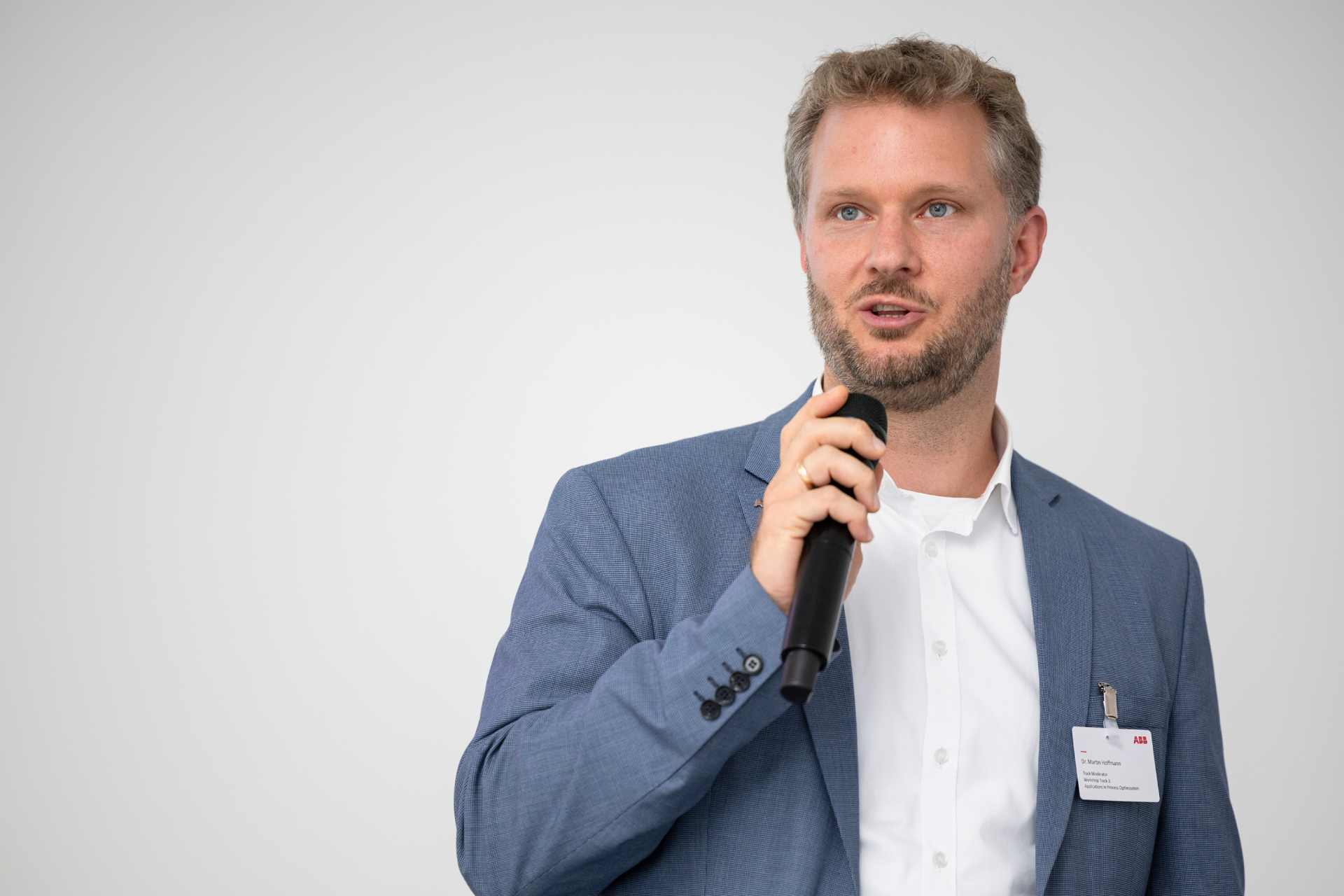 Martin-Hoffmann-Research-Team-Manager-Industrial-AI-ABB-Header1 Dr. Martin Hoffmann ist Experte für industrielle KI bei ABB.