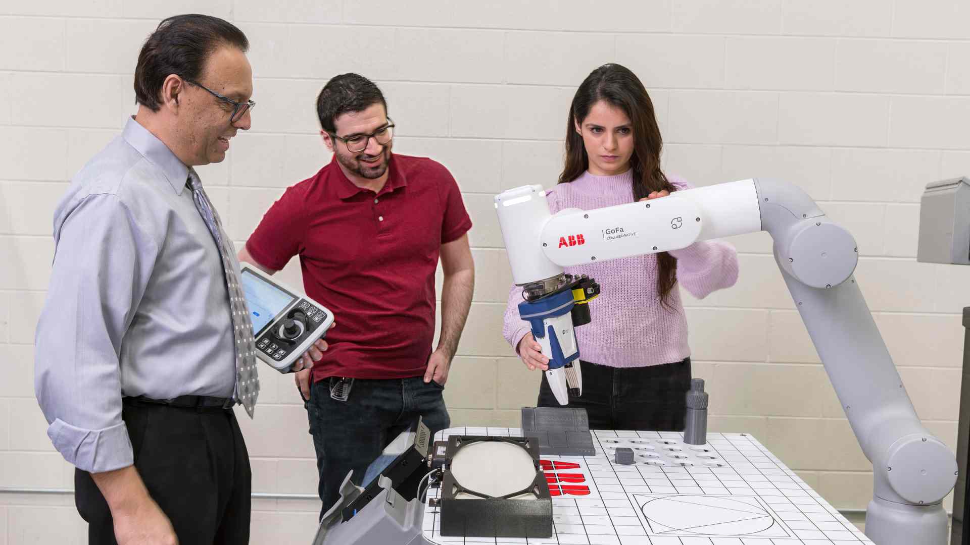 ABB_Fachartikel Education – Zwischen Werkbank und KI Header_Beitragsbild-1