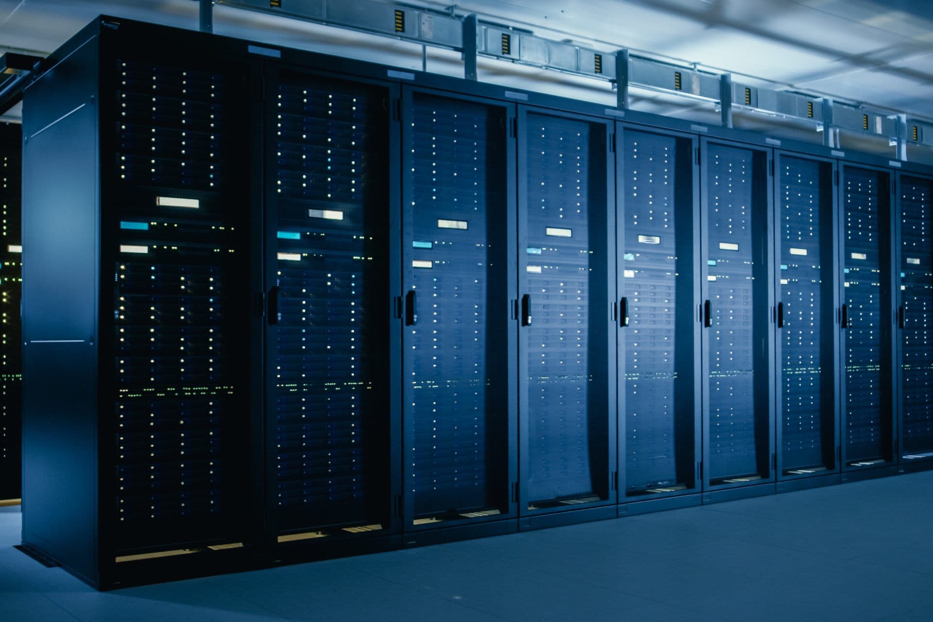 Datacenter_AdobeStock_copyright Gorodenkoff ProductionsHead