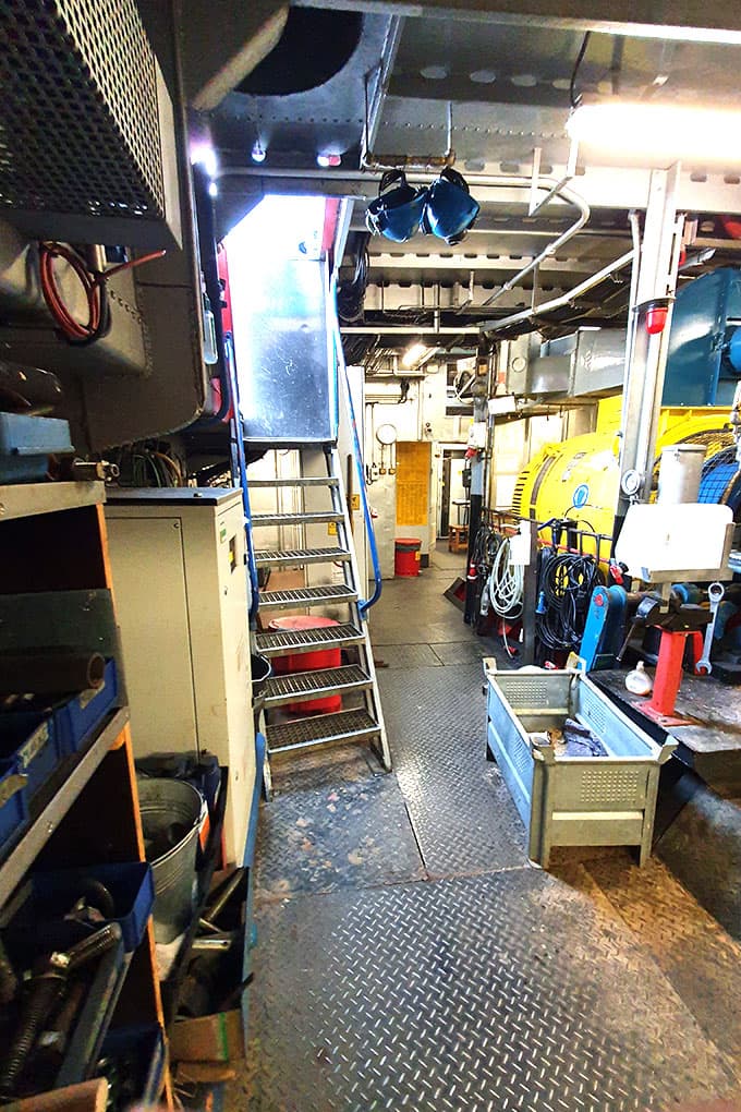 maschinenraum-schwimmbagger-stromrichter-referenz-antriebstechnik-abb