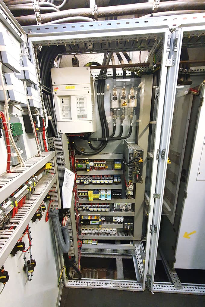 stromrichtertechnik-schwimmbagger-stromrichter-referenz-antriebstechnik-abb