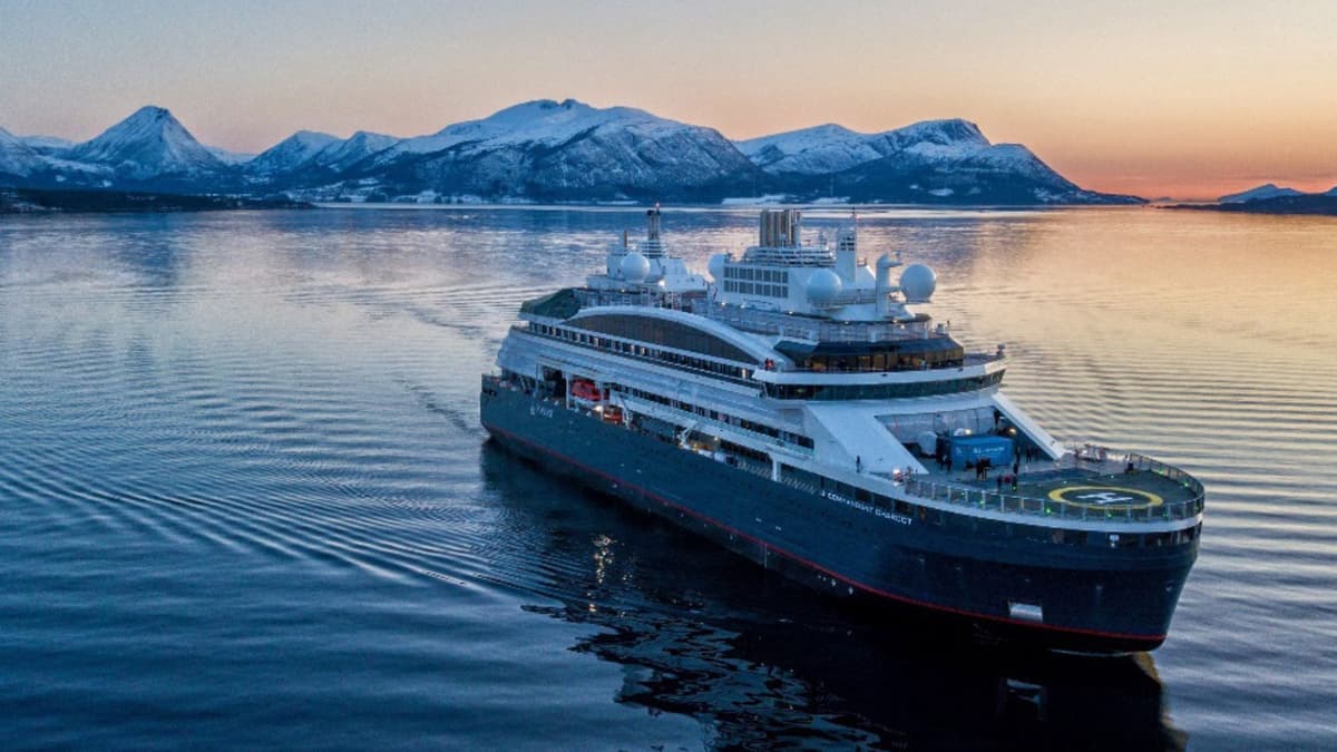 Das Luxus-Expeditionsschiff Le Commandant Charcot auf Kreuzfahrt in den Polarregionen, ausgestattet mit Azipod-Antrieben von ABB.