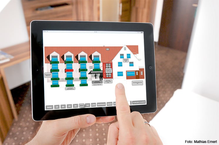 Mit der mobilen Visualisierung kann der Hotelier jederzeit die Gegebenheiten am Gebäude prüfen.